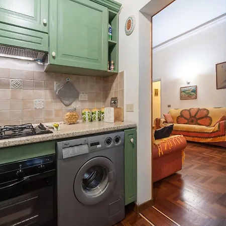 Ludovisi Holidays Apartment *
